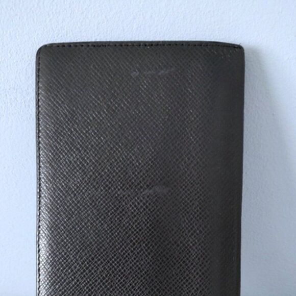 Louis Vuitton Brazza bifold taiga wallet EUC - Picture 8 of 12